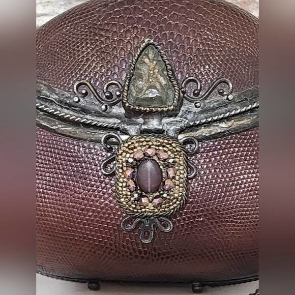 Maya Evangelista Hard Resin Cross Body Bag with Removable Beaded Strap - Picture 7 of 16